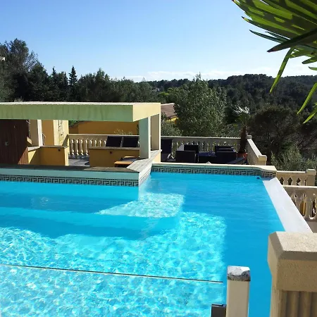 Vue Panoramique Avec Piscine Et Jacuzzi *