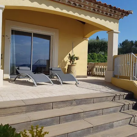 Vue Panoramique Avec Piscine Et Jacuzzi