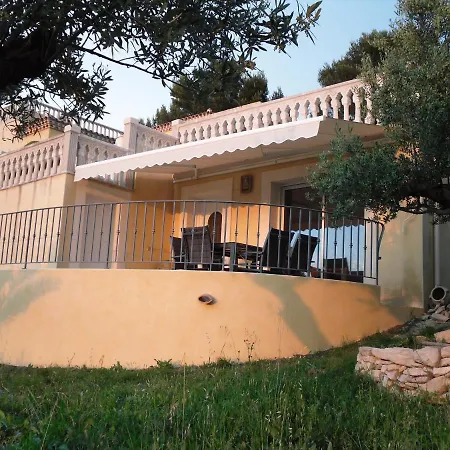 Vue Panoramique Avec Piscine Et Jacuzzi