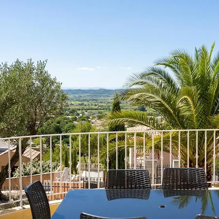Vue Panoramique Avec Piscine Et Jacuzzi