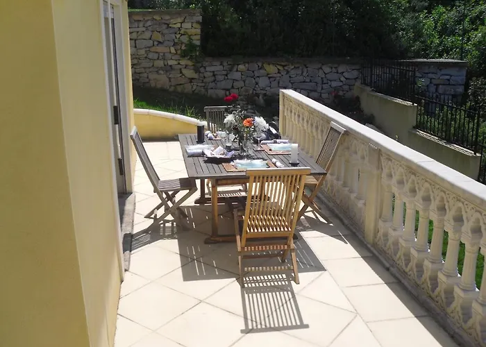 Vue Panoramique Avec Piscine Et Jacuzzi *