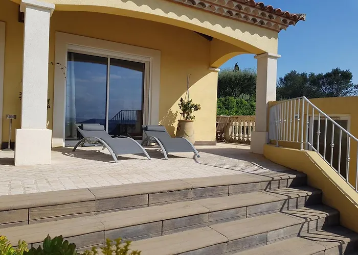 Vue Panoramique Avec Piscine Et Jacuzzi